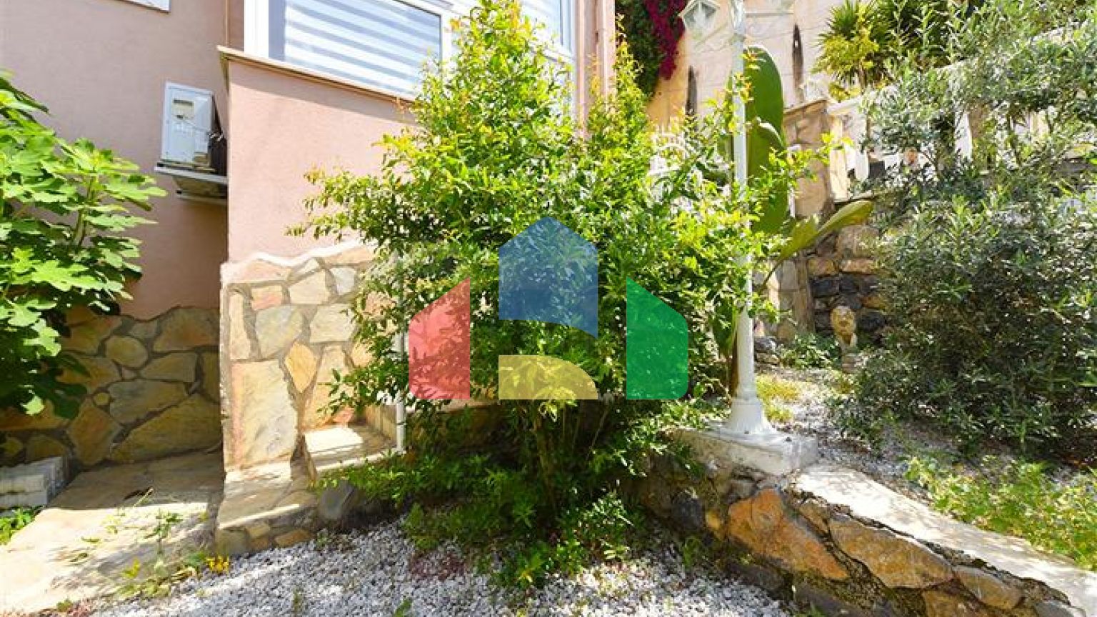 Таунхаус 2+1 в 600 м от моря в районе Каргыджак