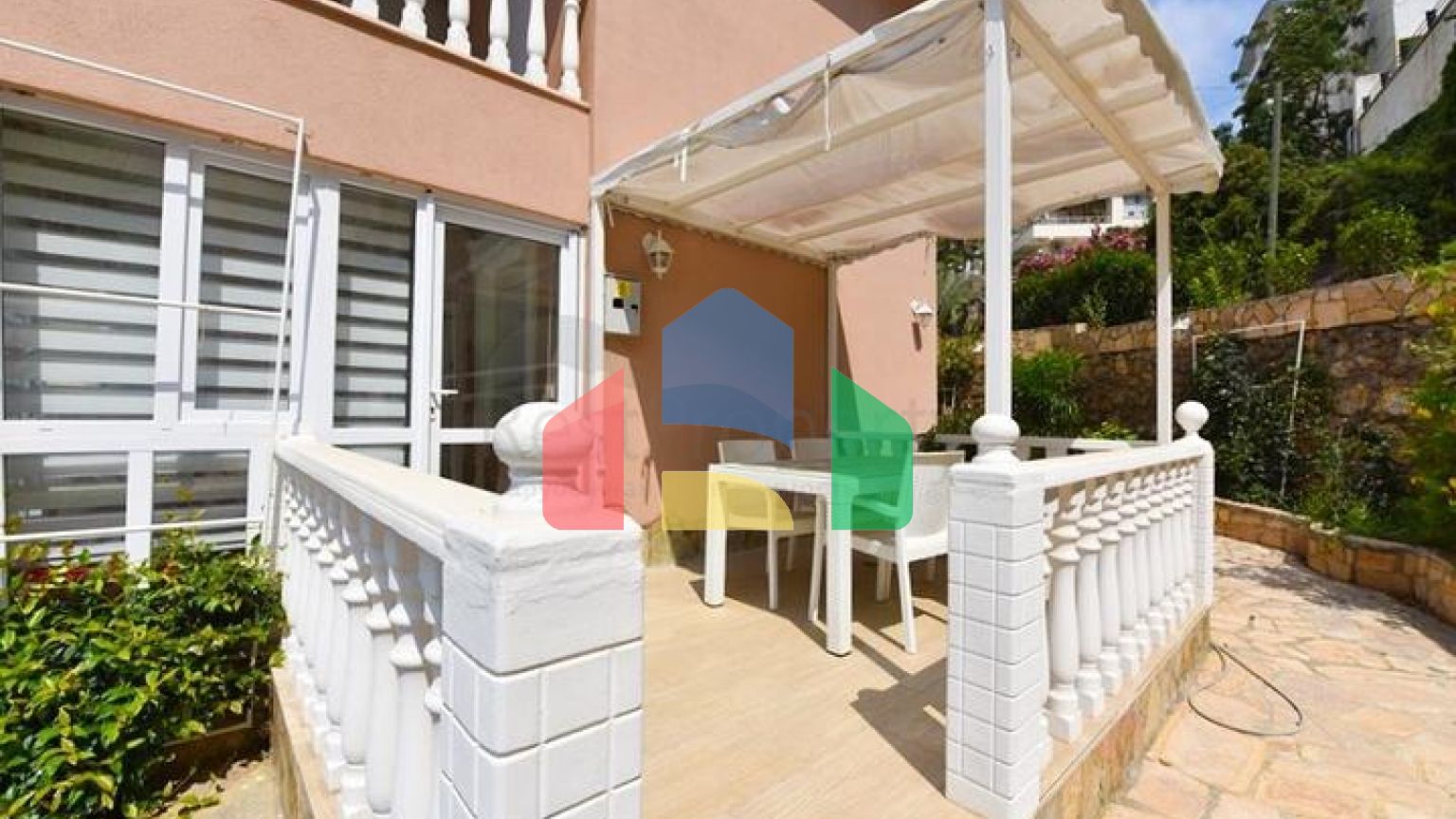 Таунхаус 2+1 в 600 м от моря в районе Каргыджак