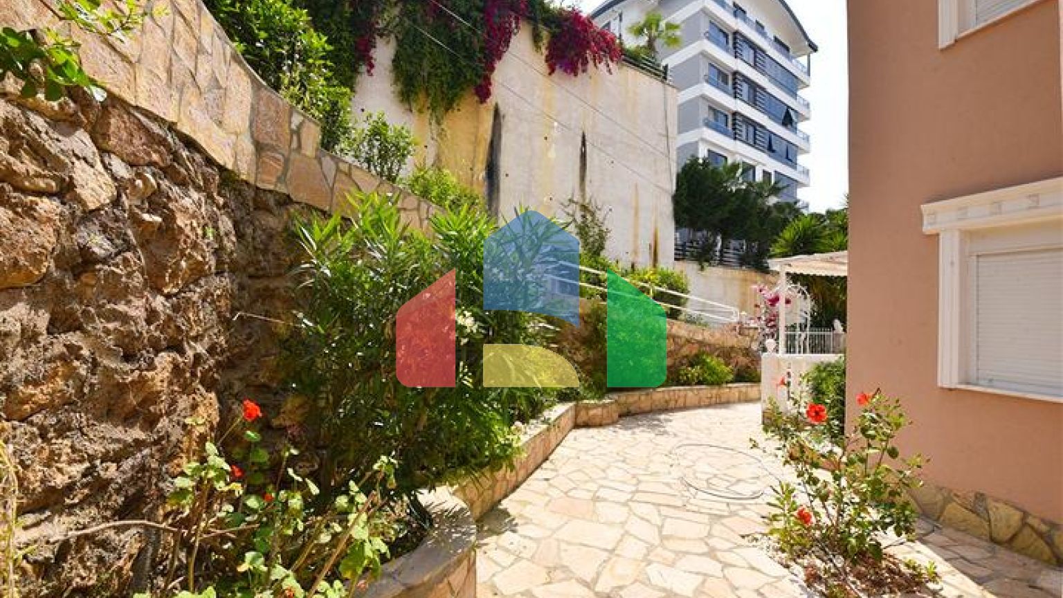 Таунхаус 2+1 в 600 м от моря в районе Каргыджак