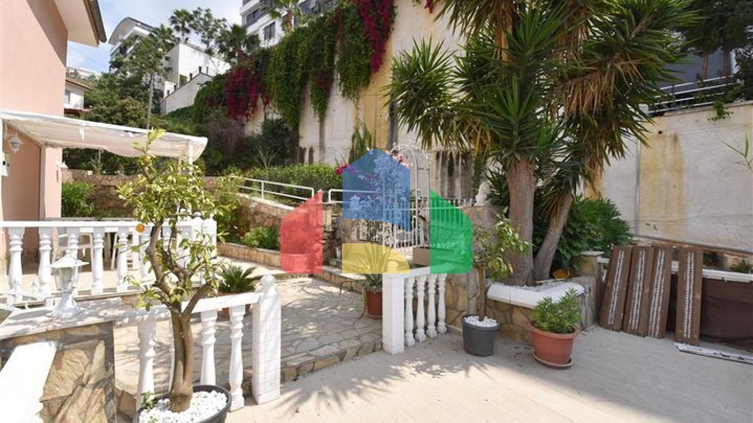 Таунхаус 2+1 в 600 м от моря в районе Каргыджак