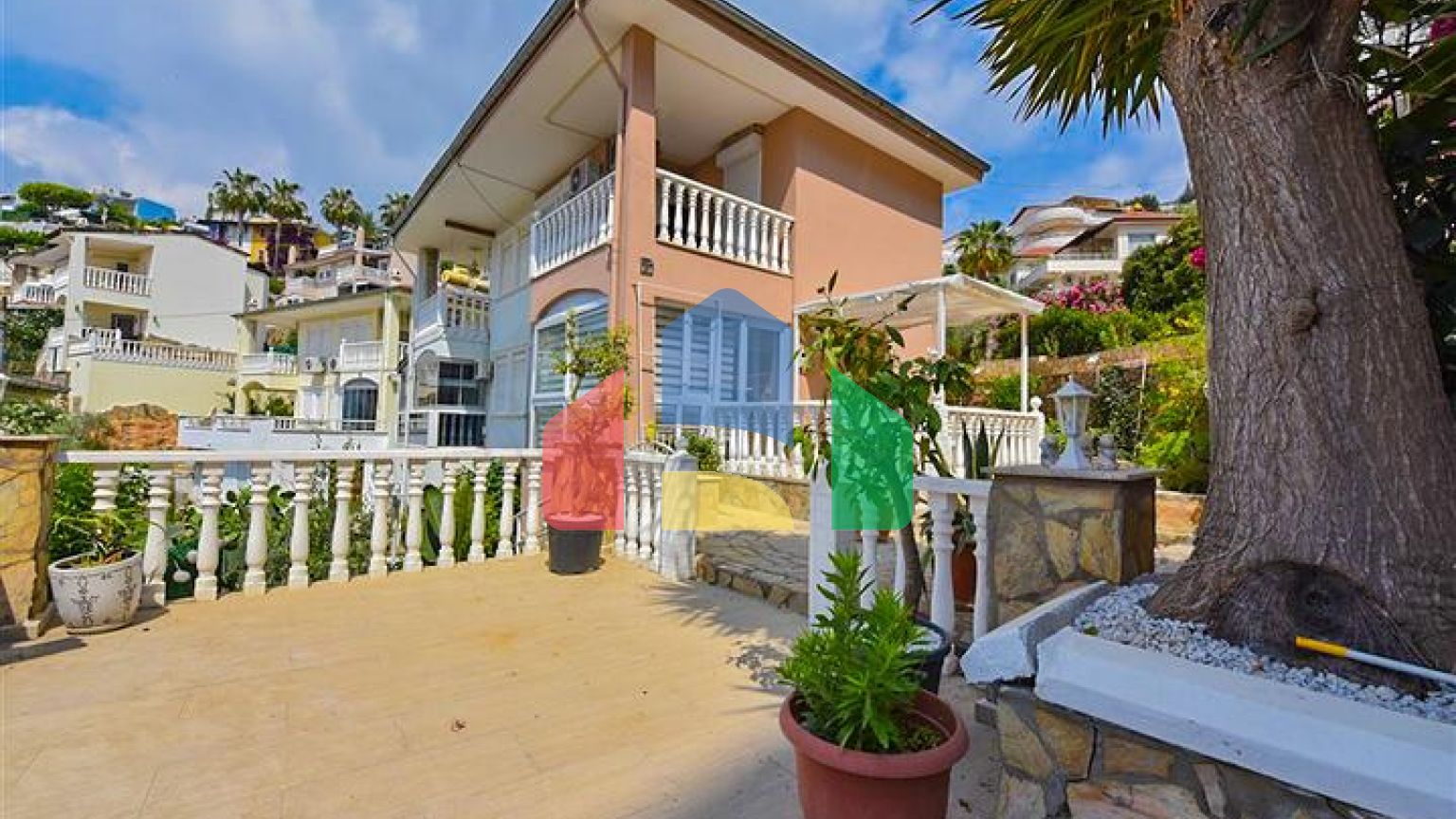 Таунхаус 2+1 в 600 м от моря в районе Каргыджак