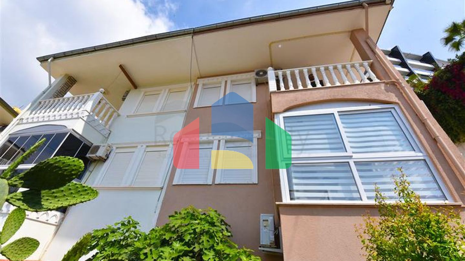 Таунхаус 2+1 в 600 м от моря в районе Каргыджак