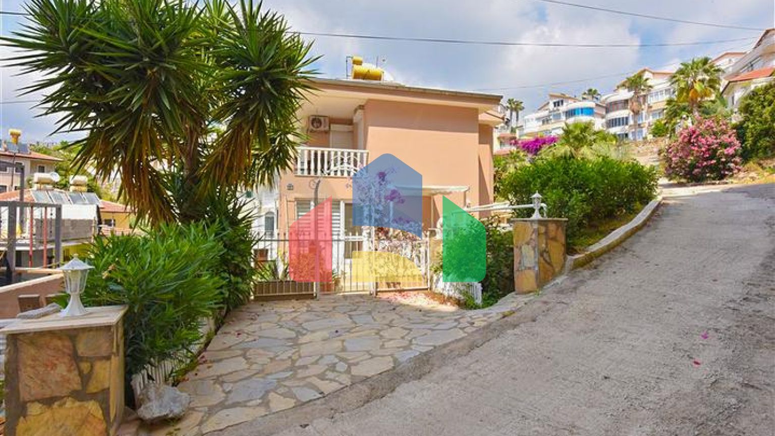 Таунхаус 2+1 в 600 м от моря в районе Каргыджак