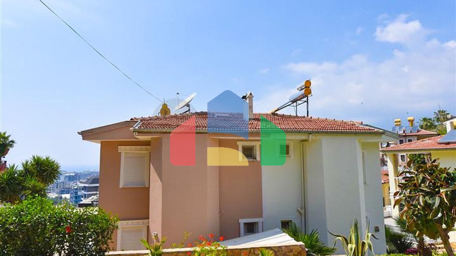 Таунхаус 2+1 в 600 м от моря в районе Каргыджак