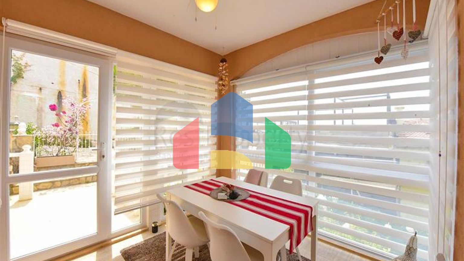 Таунхаус 2+1 в 600 м от моря в районе Каргыджак