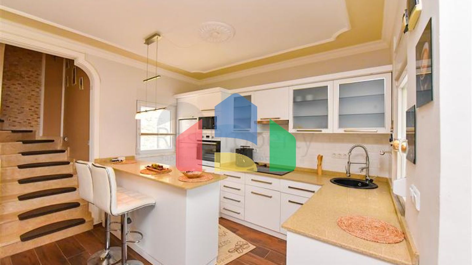 Таунхаус 2+1 в 600 м от моря в районе Каргыджак