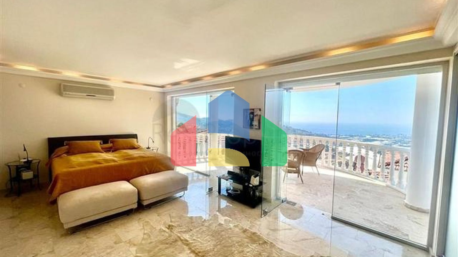 Простора вілла 3 + 2 в районі Каргиджак