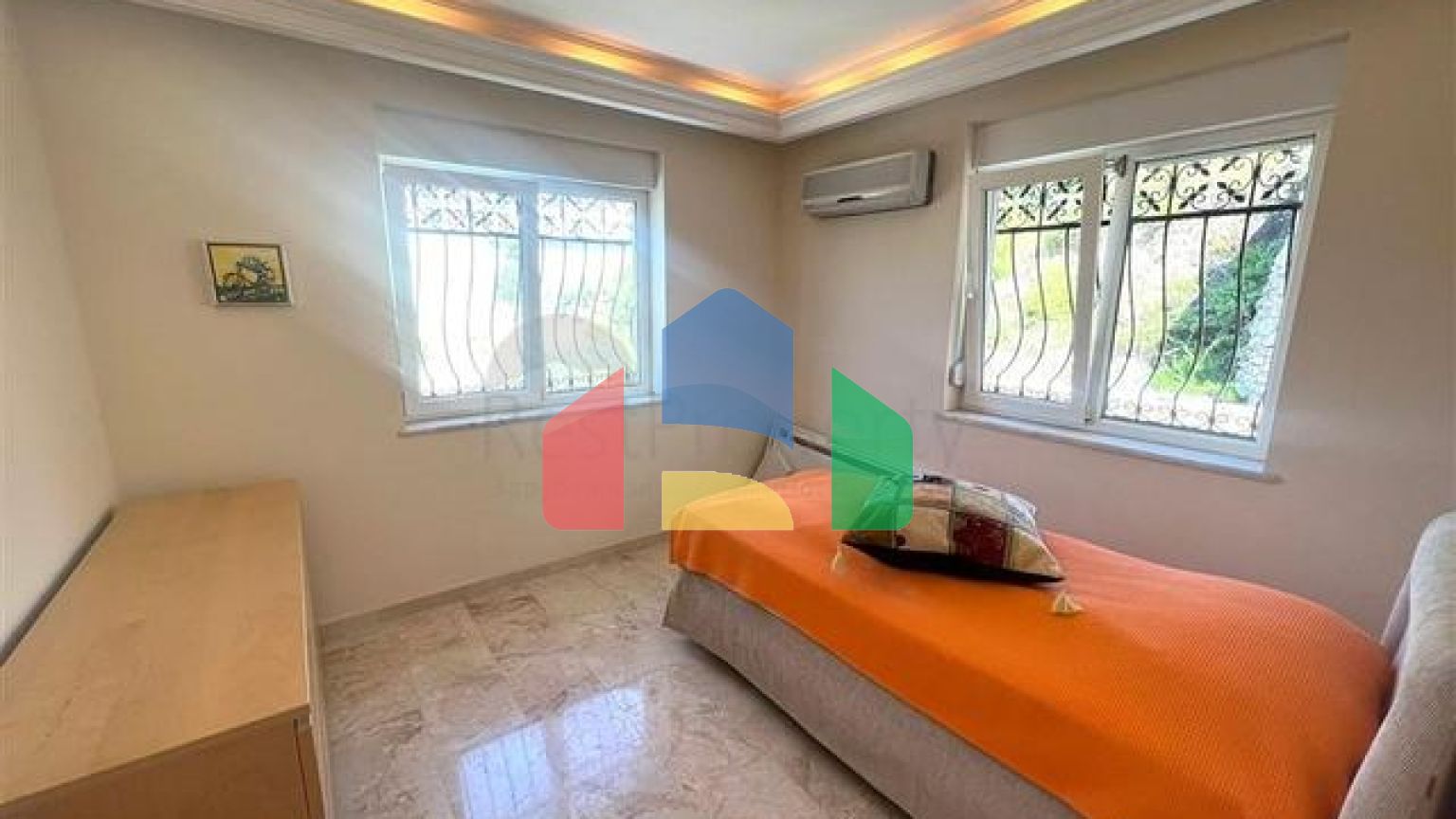 Простора вілла 3 + 2 в районі Каргиджак