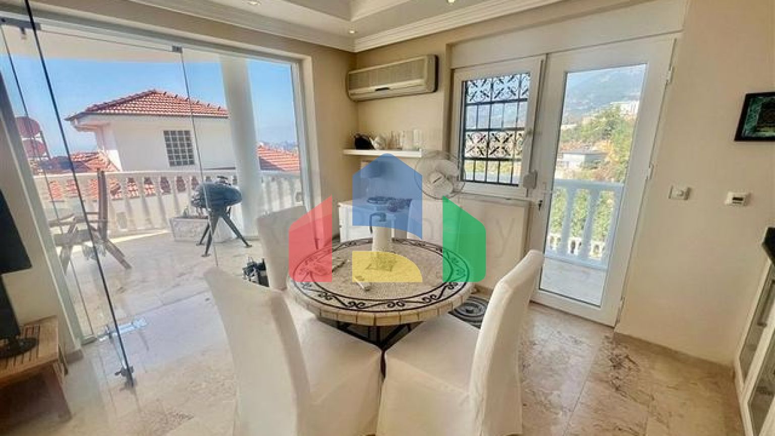 Простора вілла 3 + 2 в районі Каргиджак