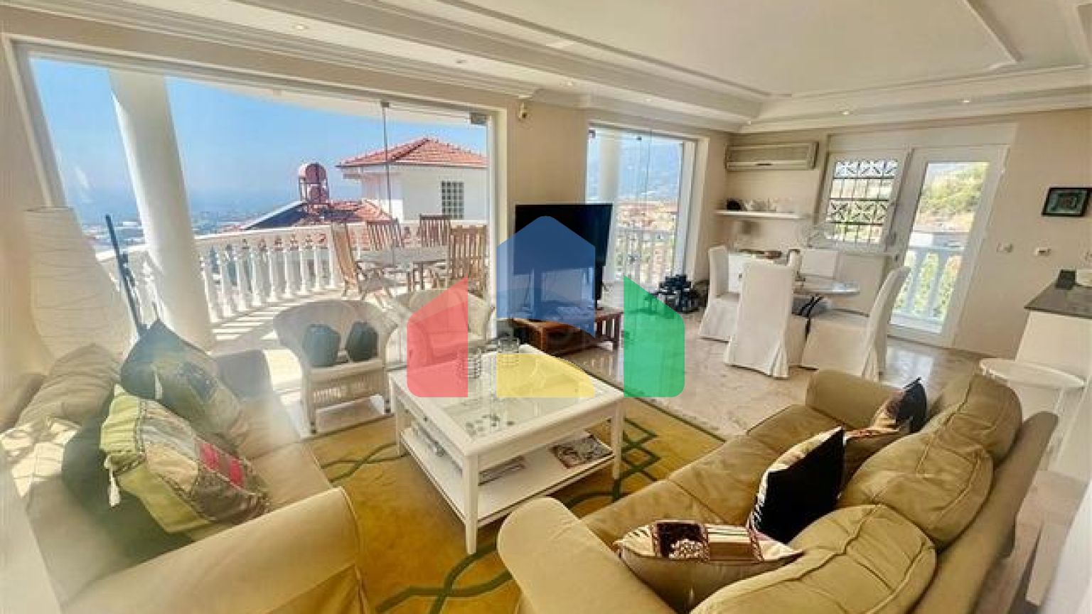 Простора вілла 3 + 2 в районі Каргиджак