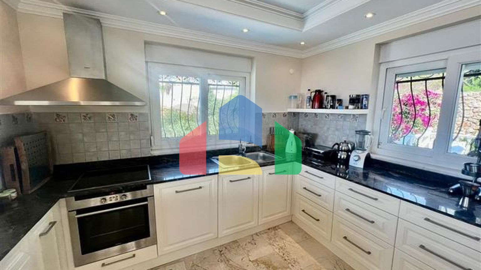 Простора вілла 3 + 2 в районі Каргиджак