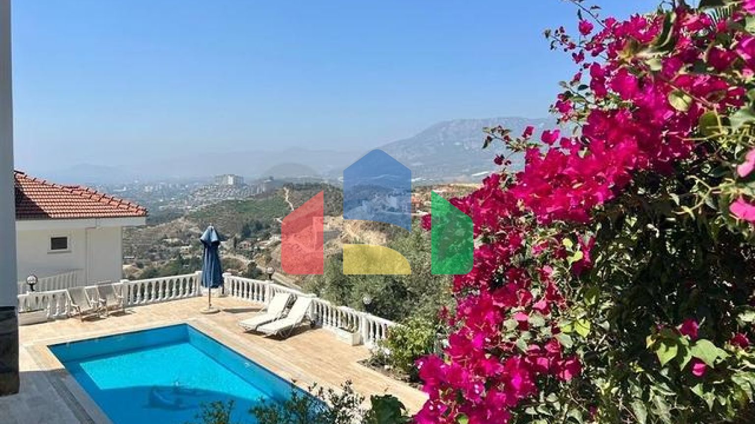 Простора вілла 3 + 2 в районі Каргиджак