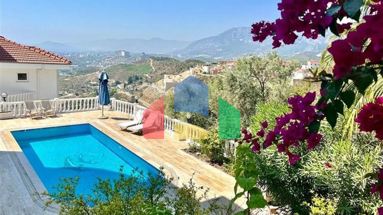 Простора вілла 3 + 2 в районі Каргиджак