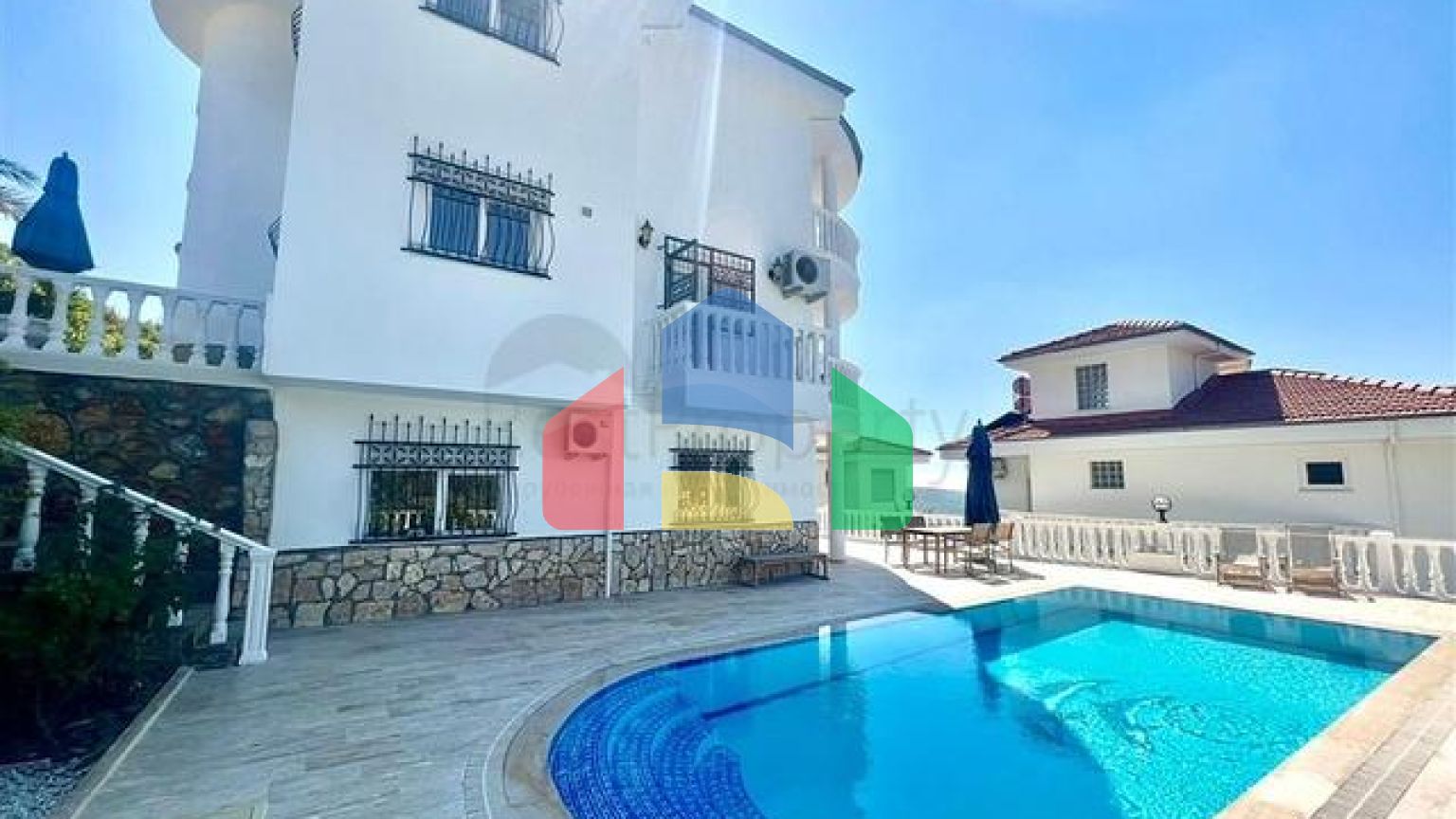 Простора вілла 3 + 2 в районі Каргиджак