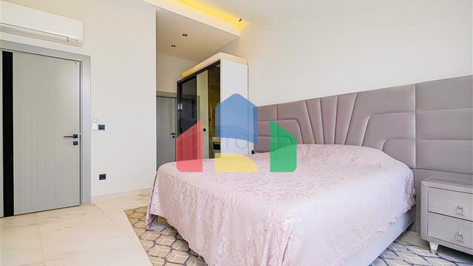 Розкішні апартаменти з видом на море в одному з кращих комплексів Аланії