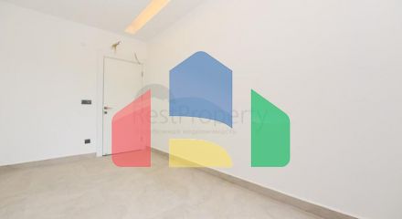 Трехкомнатная квартира на берегу моря