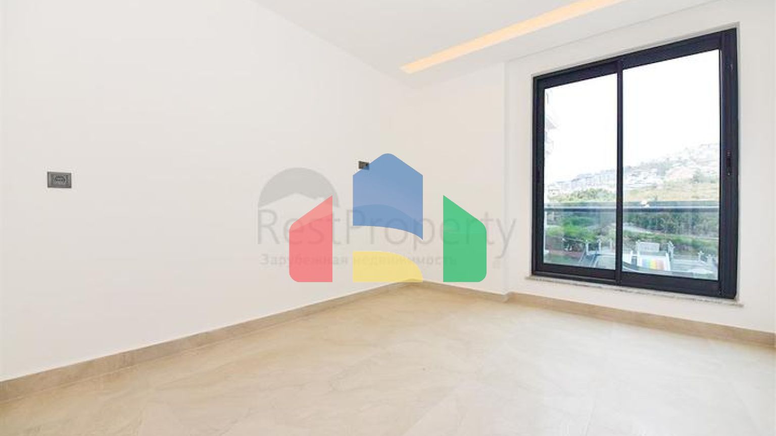 Трикімнатна квартира на березі моря