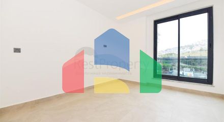 Трикімнатна квартира на березі моря