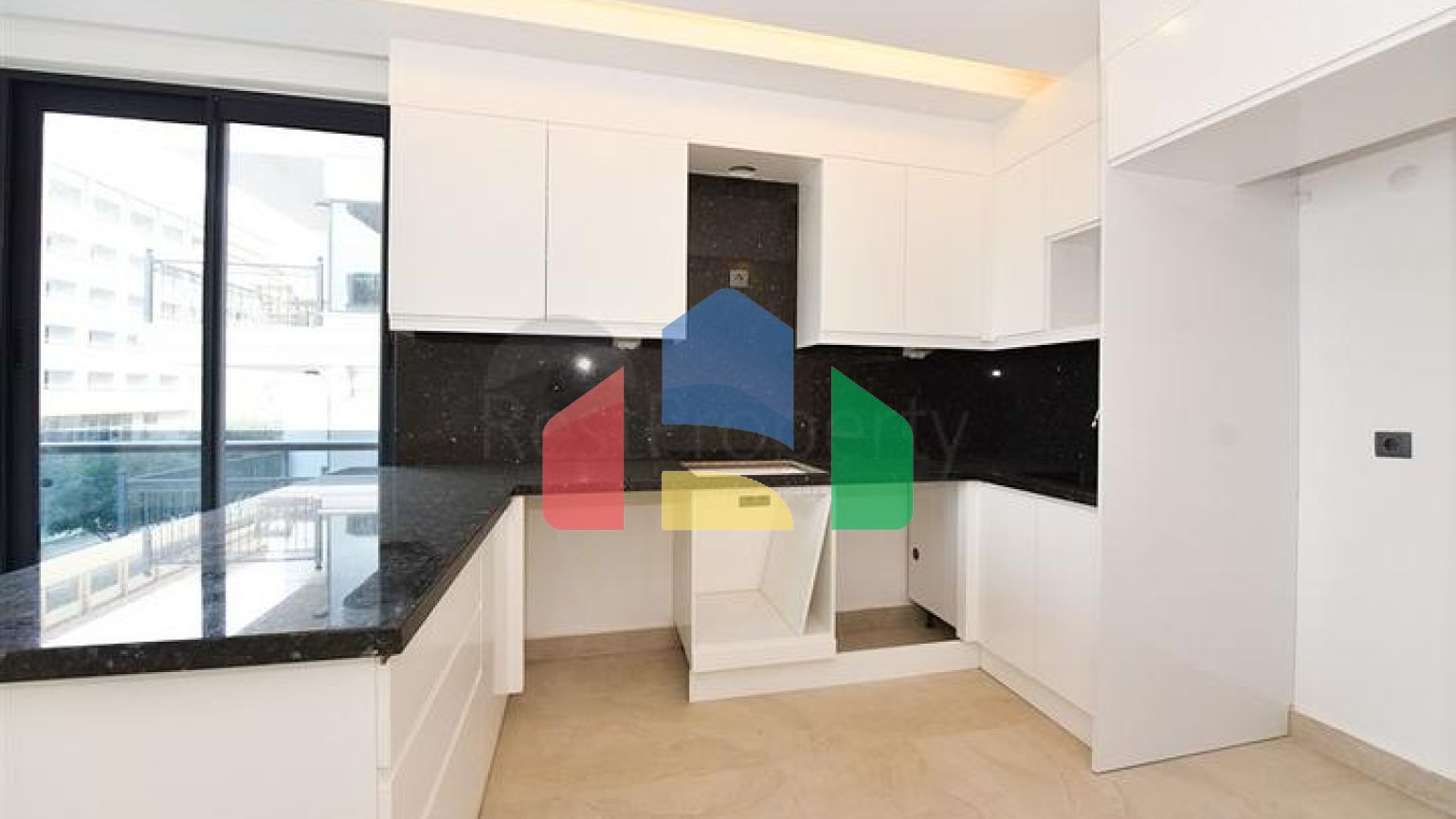 Трикімнатна квартира на березі моря