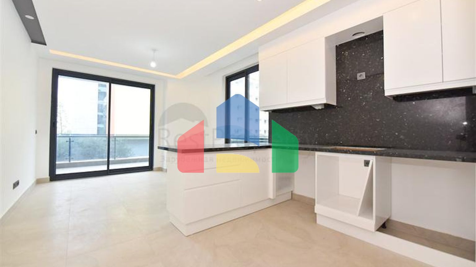 Трикімнатна квартира на березі моря