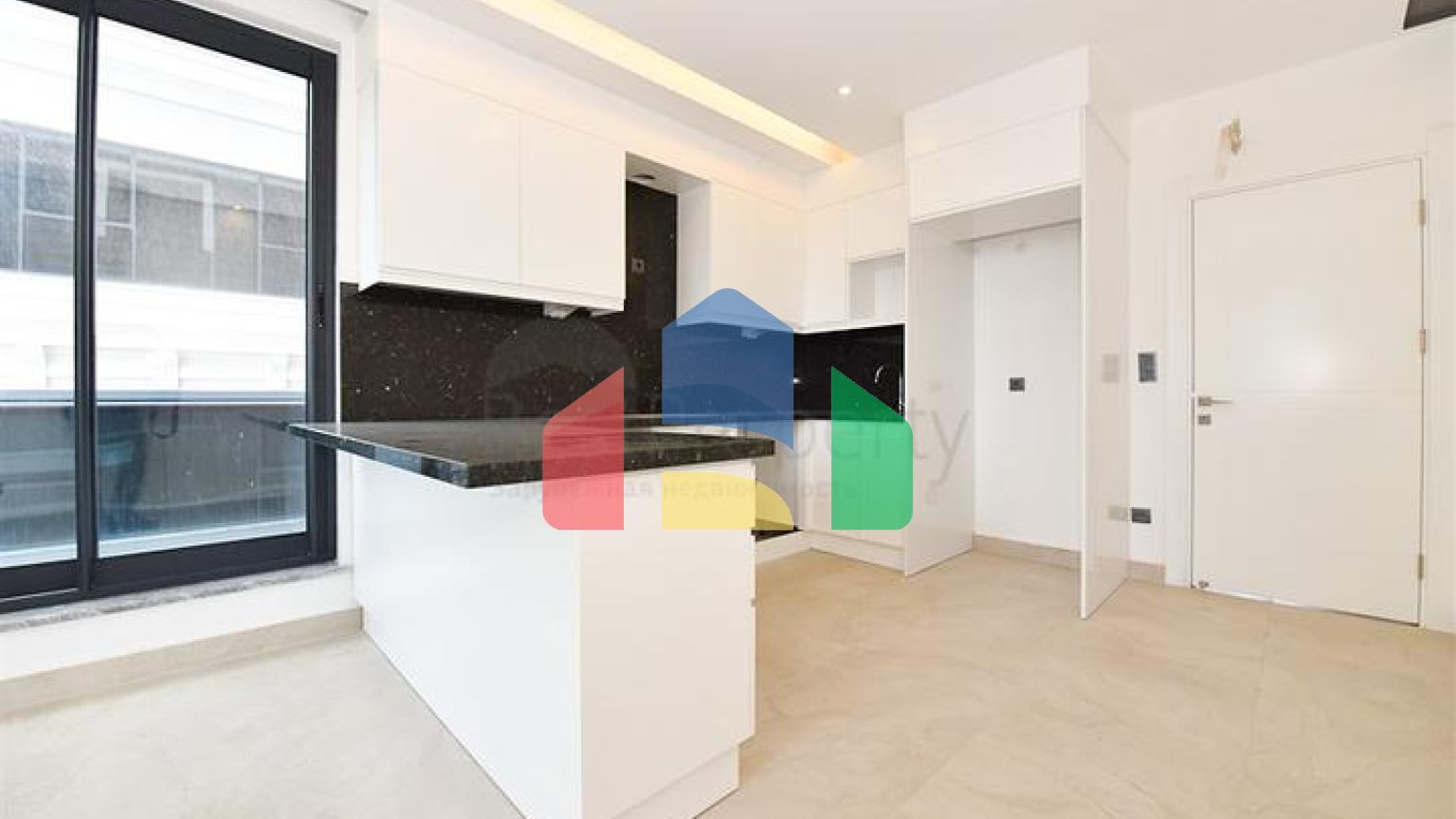 Трикімнатна квартира на березі моря