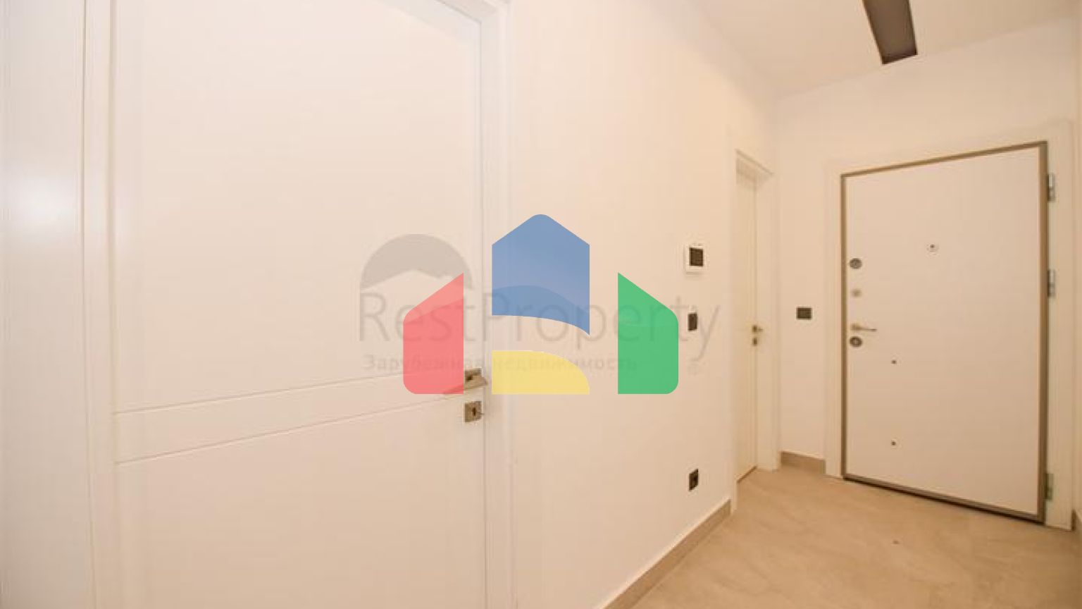 Трикімнатна квартира на березі моря