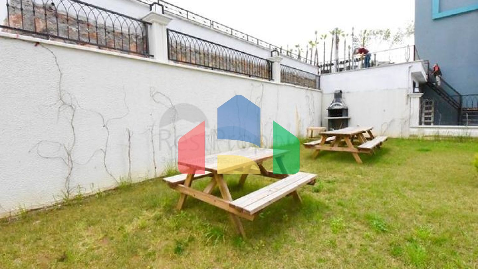 Трикімнатна квартира на березі моря