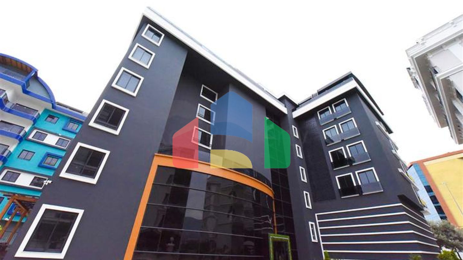 Трикімнатна квартира на березі моря