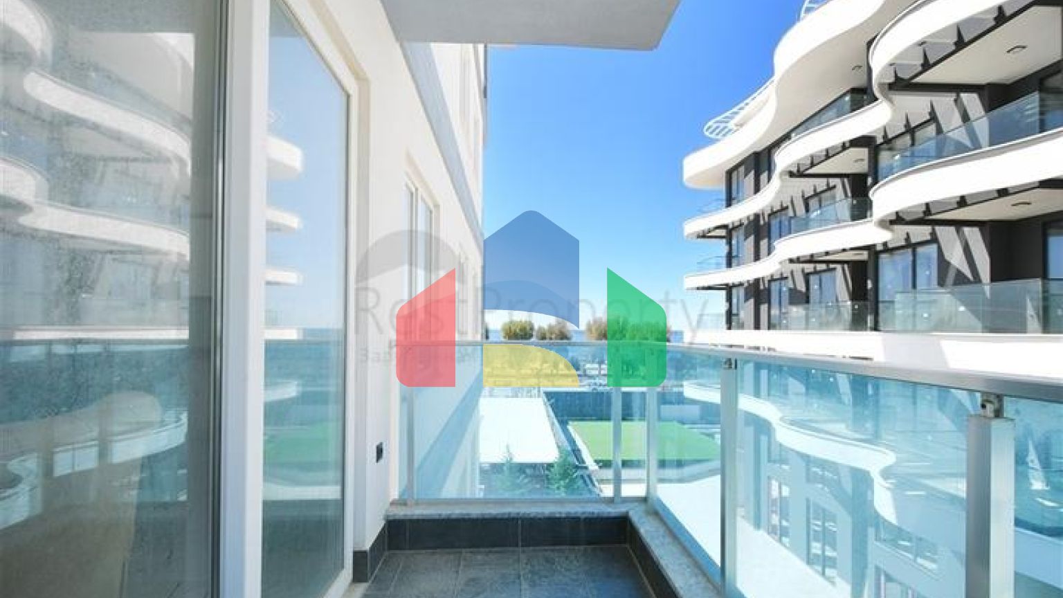 Сучасна квартира біля моря в Каркіджаку-ідеальне поєднання затишку і розташування