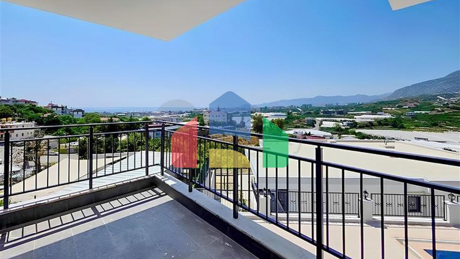 Роскошная вилла 4+1 с частным бассейном и видом на море в Каргыджаке