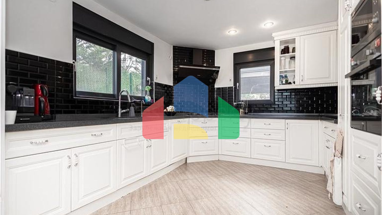 Вілла з панорамним видом на Середземне море-ідеальний простір для життя і відпочинку