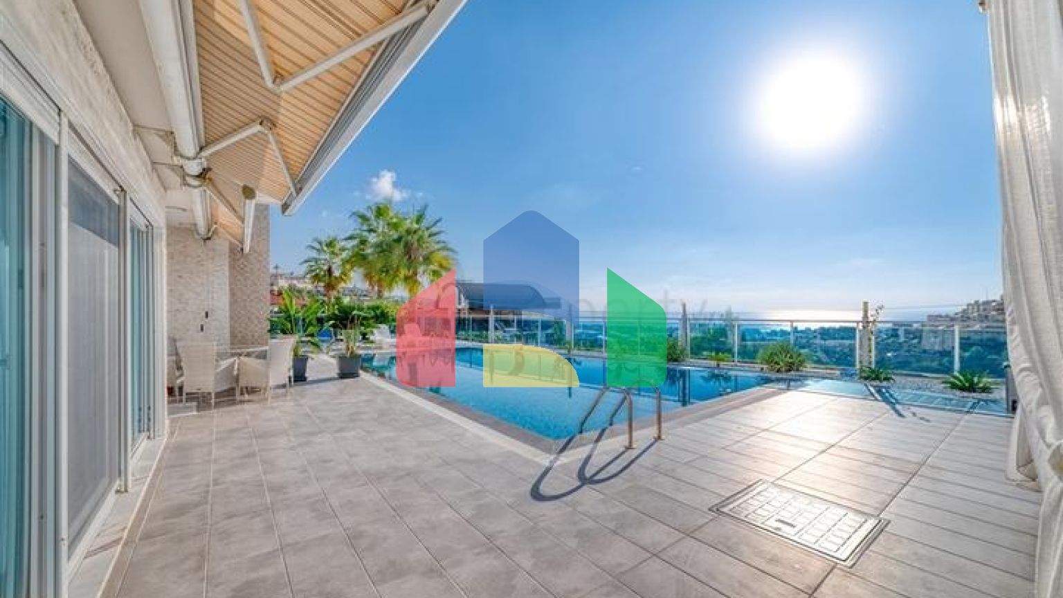 Простора вілла з видом на море і повним комплектом зручностей-ідеальне поєднання розкоші і затишку