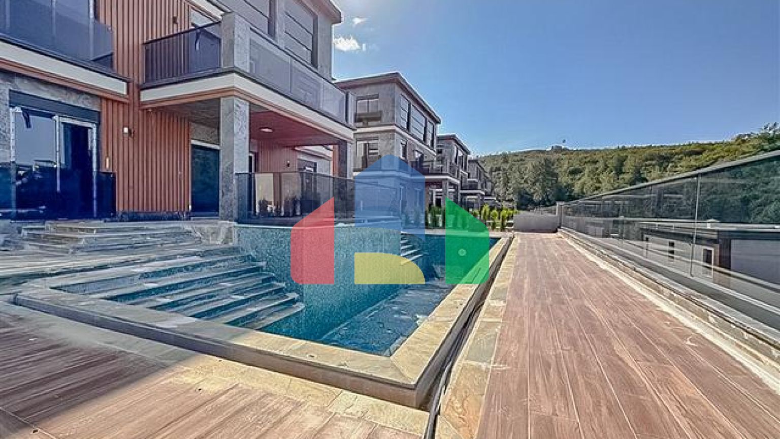 Частная вилла 4+1 в элитном закрытом жилом комплексе