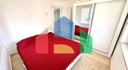 Просторная меблированная вилла с террасой в окружении природы