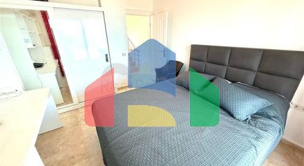 Просторная меблированная вилла с террасой в окружении природы