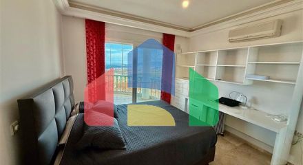 Просторная меблированная вилла с террасой в окружении природы