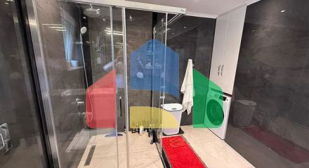 Просторная меблированная вилла с террасой в окружении природы