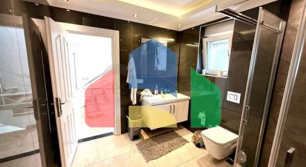 Просторная меблированная вилла с террасой в окружении природы