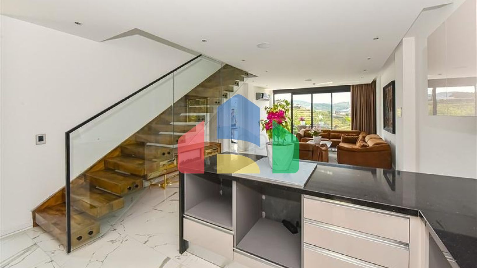 Современная вилла с морским видом в окружении природы и премиального комфорта