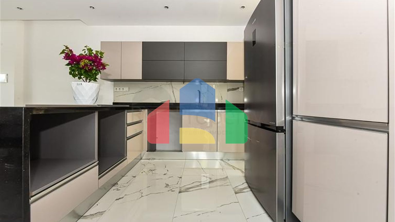 Современная вилла с морским видом в окружении природы и премиального комфорта