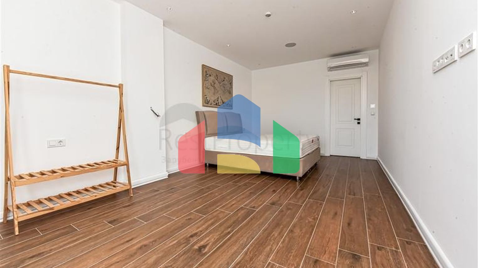 Современная вилла с морским видом в окружении природы и премиального комфорта