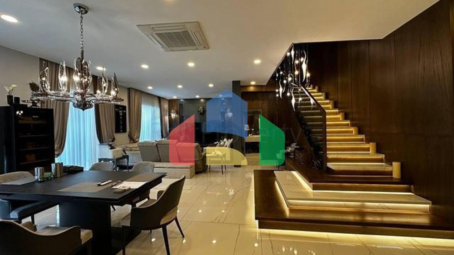 Просторий дуплекс біля моря в преміум-комплексі - для цінителів високого рівня життя