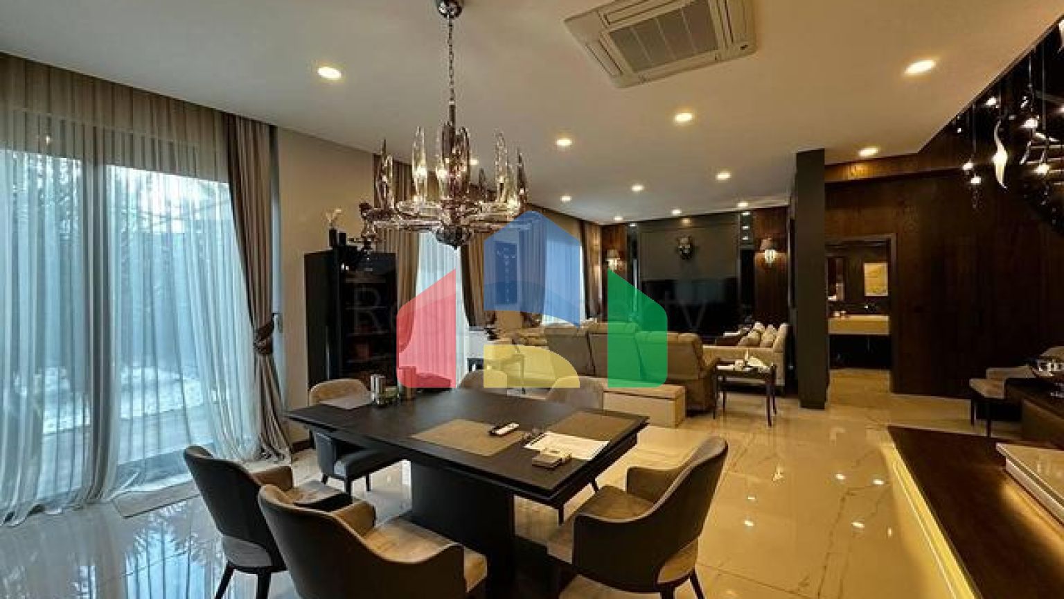 Просторий дуплекс біля моря в преміум-комплексі - для цінителів високого рівня життя