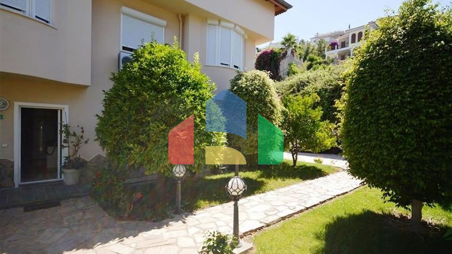 Затишна квартира 2 + 1 зі своїм садовим ділянкою