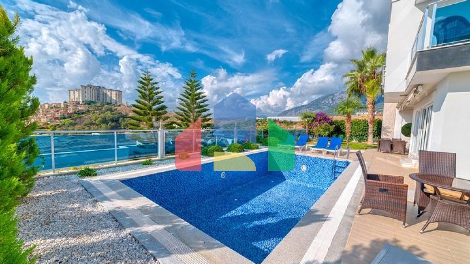 Частная вилла 4+1 с панорамными видами в районе Каргыджак