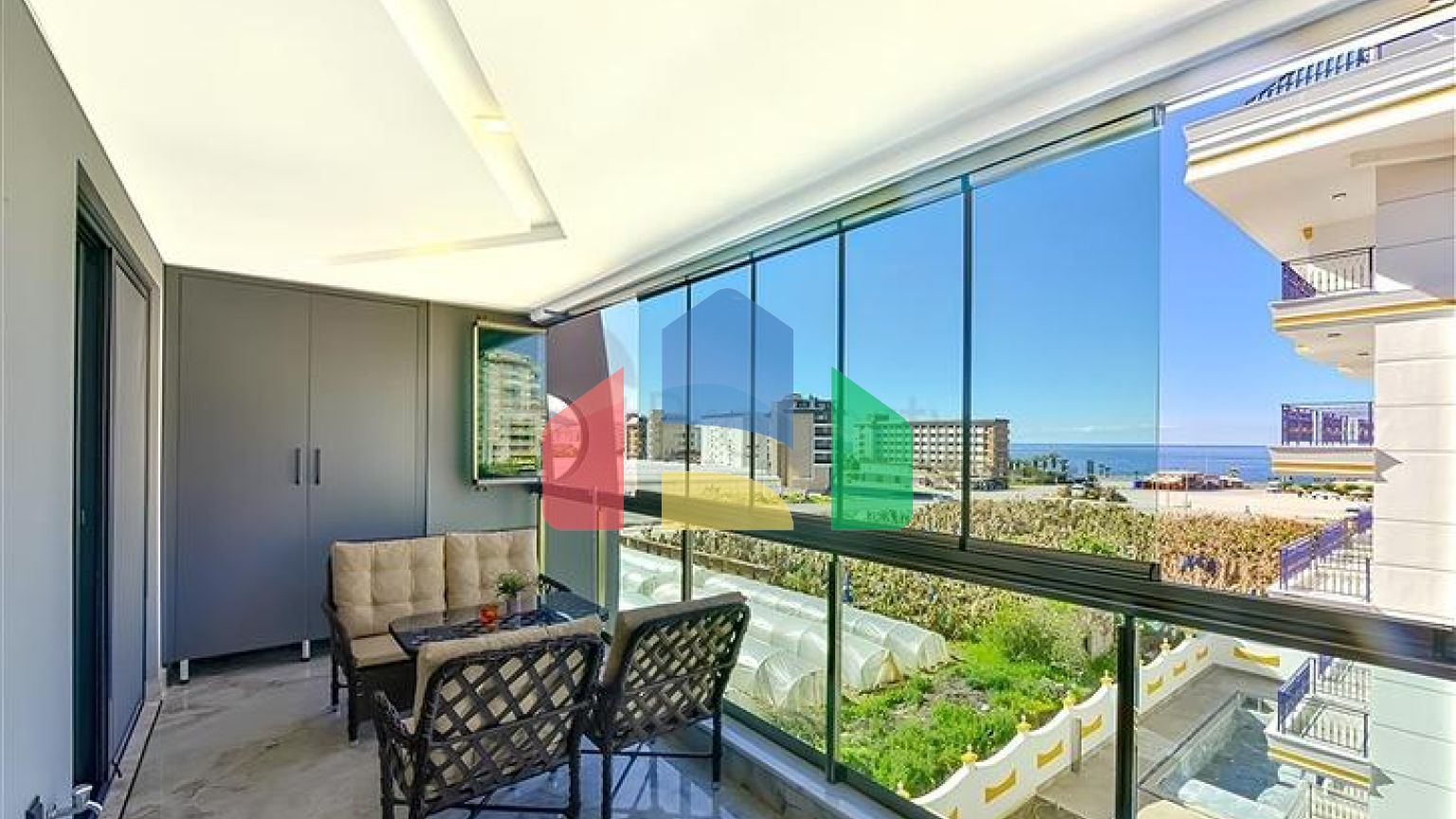 Квартира 1+1 с видом на море в районе Каргыджак