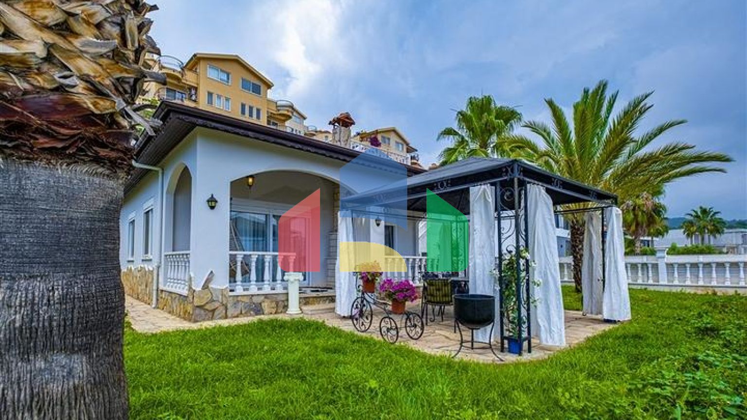 Вилла с потрясающим видом в районе Каргыджак