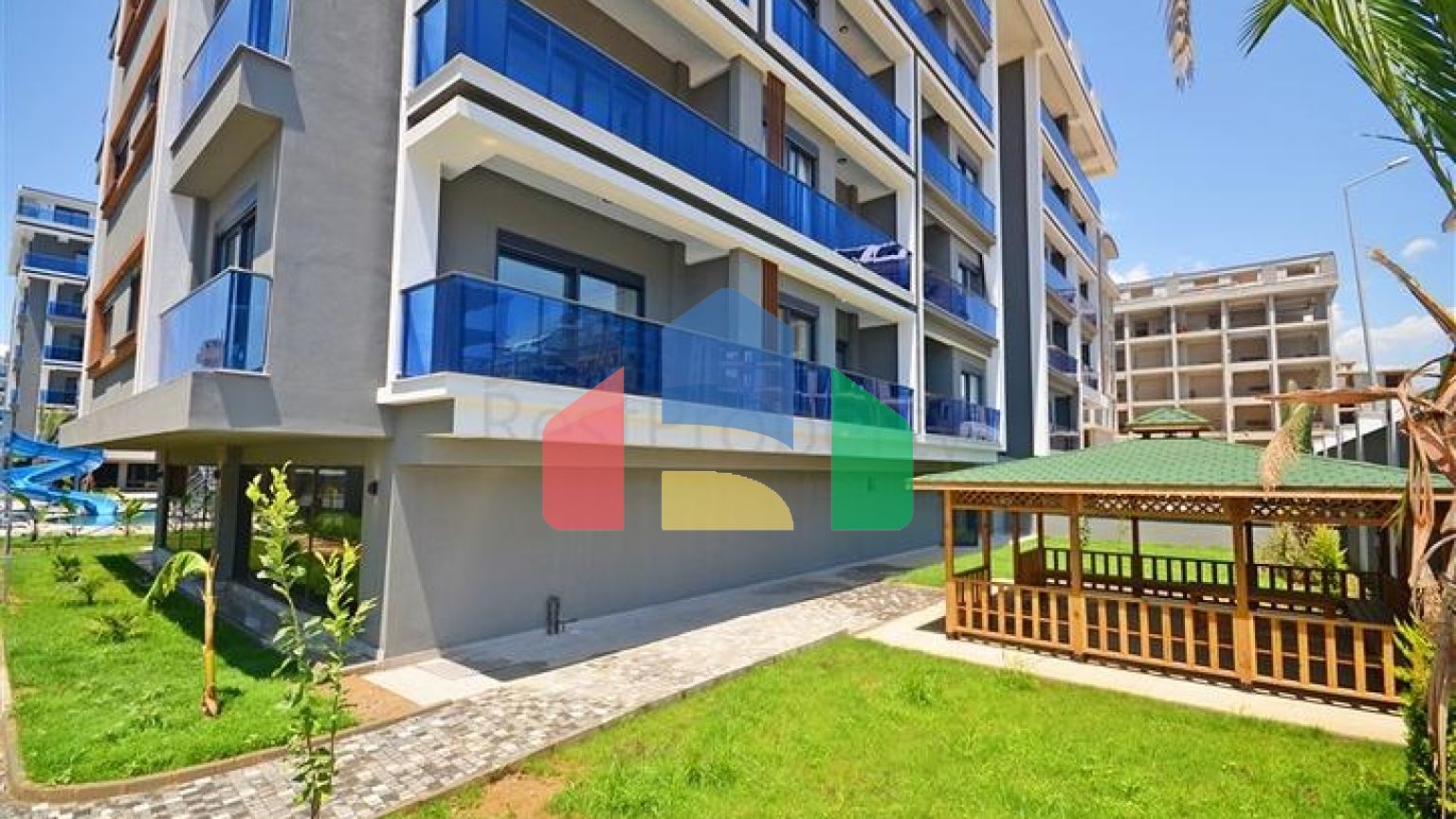 Двухкомнатная квартира в живописном районе Алании и пешей доступности к морю