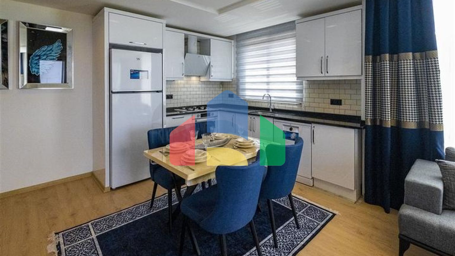 Мебльована квартира 2 + 1 в новому комплексі в районі Каргыджак