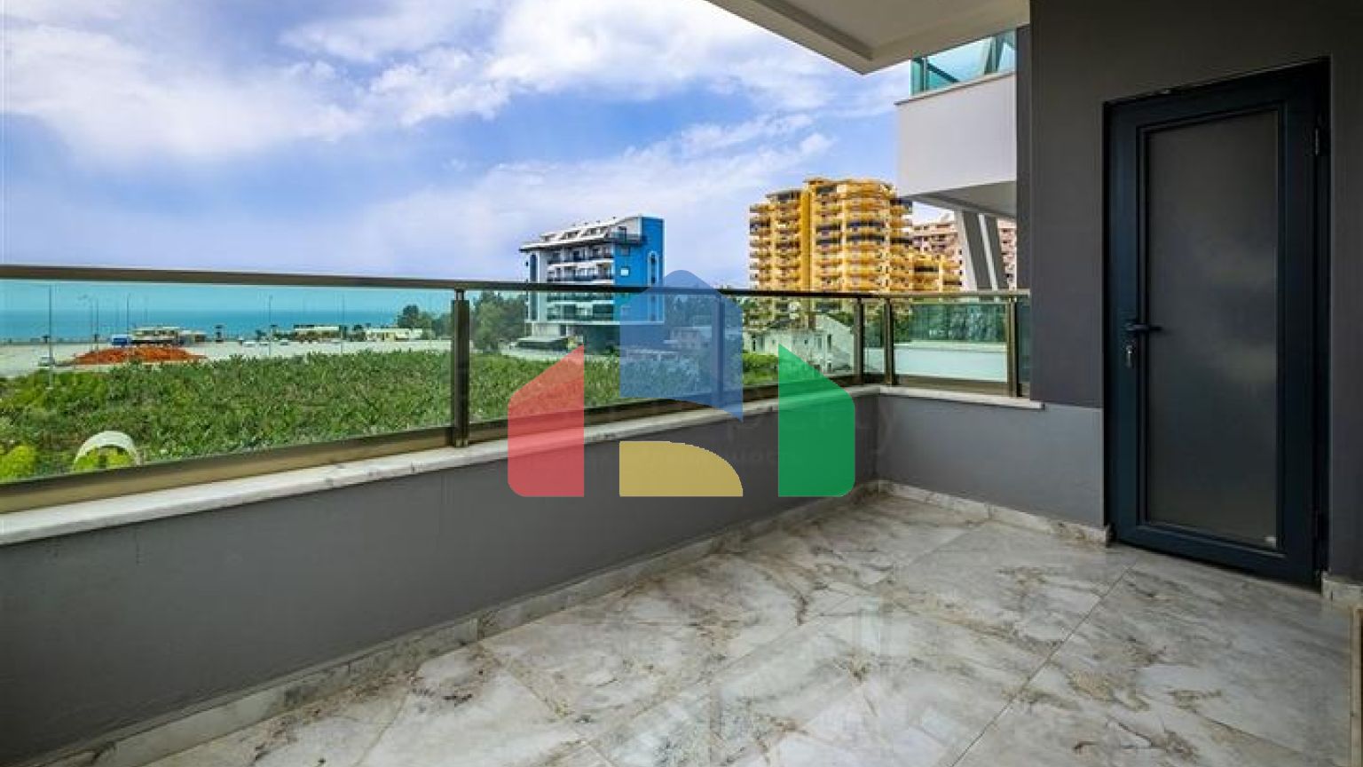 Мебльована квартира 2 + 1 в новому комплексі в районі Каргыджак